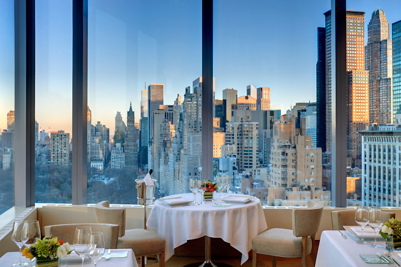 new-york-hotel-restaurant-asiate-skyline-table-for-two-at-dusk
